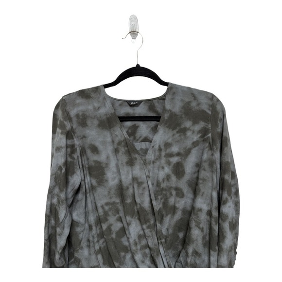 Rails Tie Dye Hilary Crossover Gray Tie Dye Faux Wrap Blouse Size Small - Picture 3 of 8
